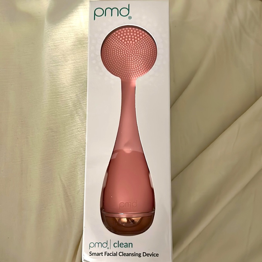PMD smart facial cleansing device - New in sealed box